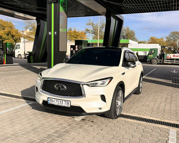Белый Инфинити QX50, объемом двигателя 2 л и пробегом 71 тыс. км за 28500 $, фото 4 на Automoto.ua