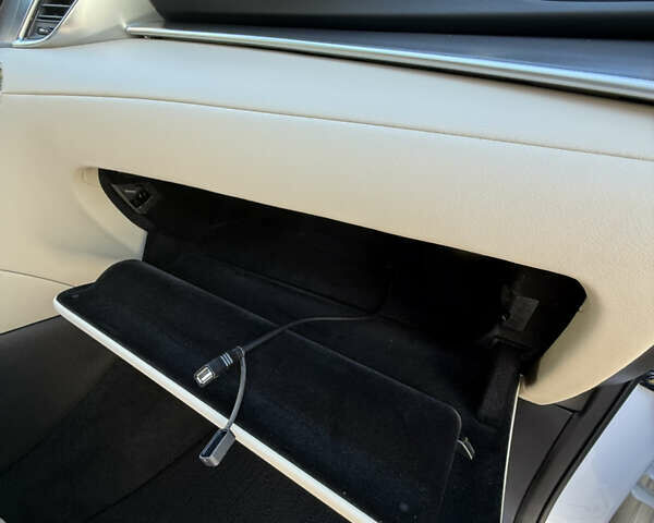 Білий Інфініті QX50, об'ємом двигуна 1.99 л та пробігом 63 тис. км за 25000 $, фото 26 на Automoto.ua