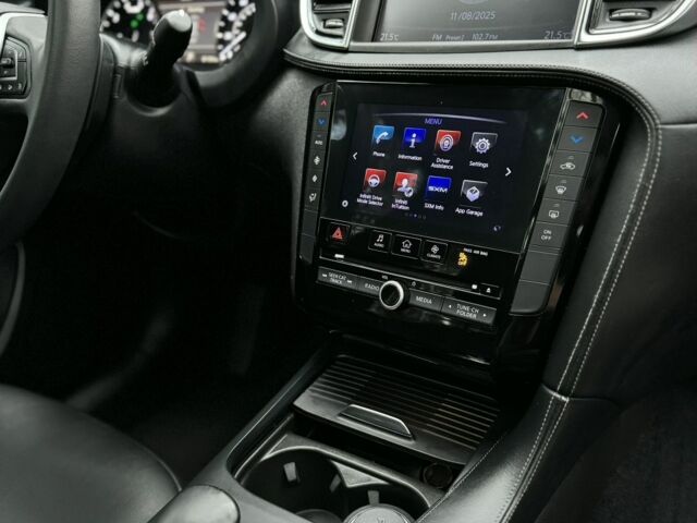 Белый Инфинити QX50, объемом двигателя 0 л и пробегом 142 тыс. км за 19999 $, фото 17 на Automoto.ua