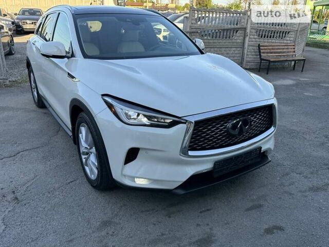 Білий Інфініті QX50, об'ємом двигуна 2 л та пробігом 100 тис. км за 26900 $, фото 4 на Automoto.ua