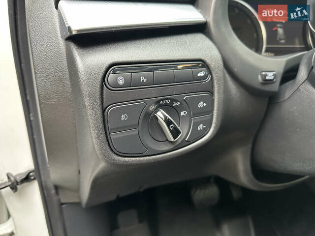 Белый Инфинити QX50, объемом двигателя 2 л и пробегом 46 тыс. км за 22500 $, фото 9 на Automoto.ua