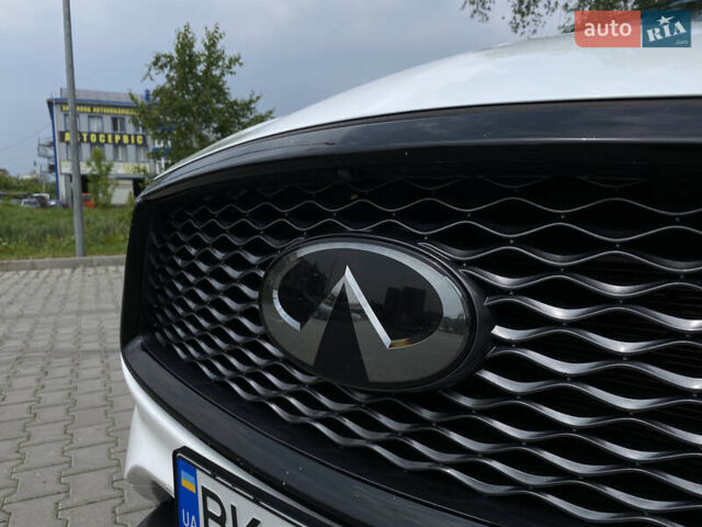 Белый Инфинити QX50, объемом двигателя 2 л и пробегом 87 тыс. км за 29000 $, фото 11 на Automoto.ua