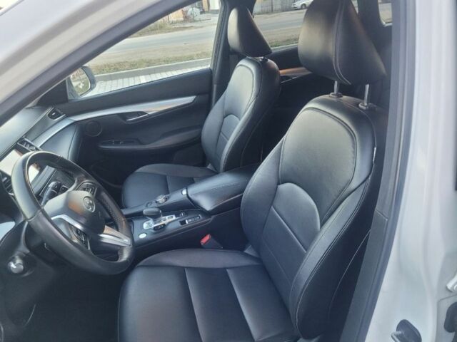 Белый Инфинити QX50, объемом двигателя 2 л и пробегом 212 тыс. км за 18200 $, фото 13 на Automoto.ua