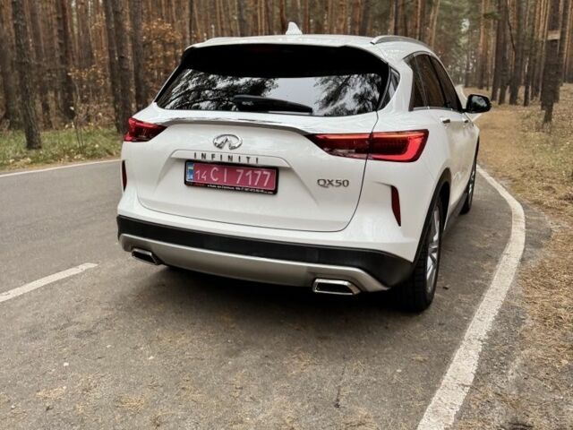 Белый Инфинити QX50, объемом двигателя 0 л и пробегом 142 тыс. км за 19999 $, фото 4 на Automoto.ua