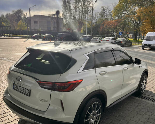 Белый Инфинити QX50, объемом двигателя 2 л и пробегом 71 тыс. км за 28500 $, фото 12 на Automoto.ua