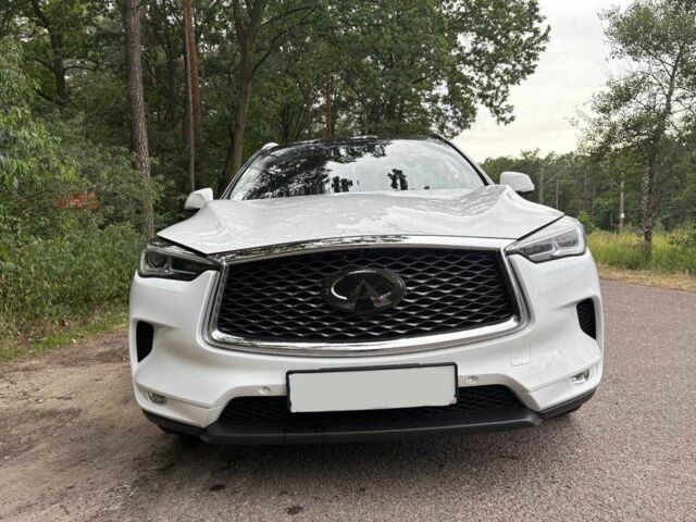 Белый Инфинити QX50, объемом двигателя 2 л и пробегом 72 тыс. км за 15000 $, фото 1 на Automoto.ua