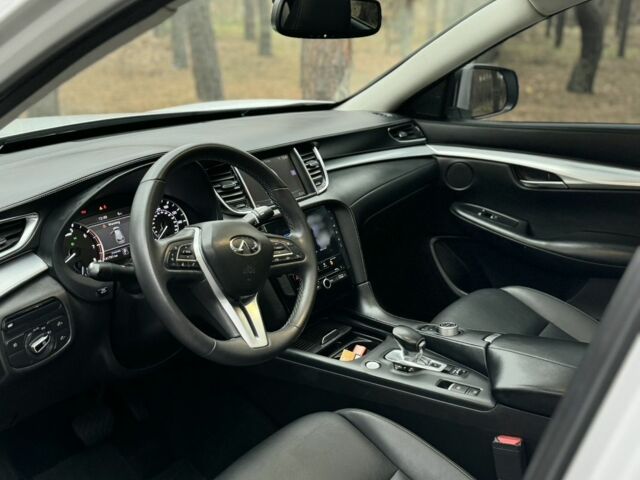 Белый Инфинити QX50, объемом двигателя 0 л и пробегом 142 тыс. км за 19999 $, фото 6 на Automoto.ua