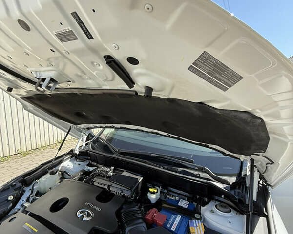 Білий Інфініті QX50, об'ємом двигуна 1.99 л та пробігом 63 тис. км за 25000 $, фото 30 на Automoto.ua