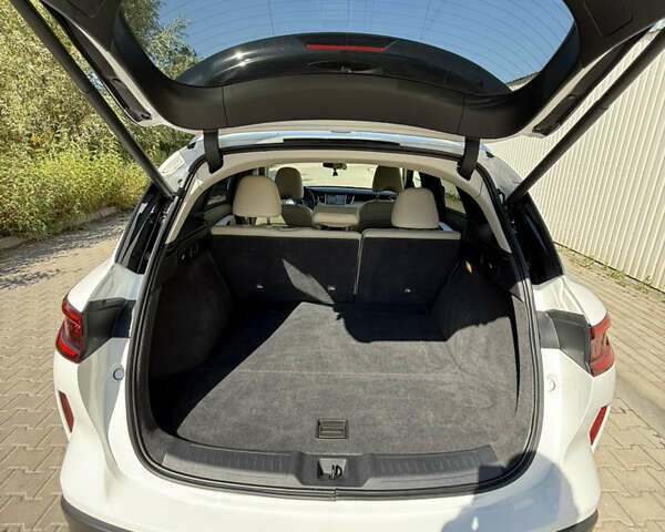 Білий Інфініті QX50, об'ємом двигуна 1.99 л та пробігом 63 тис. км за 25000 $, фото 14 на Automoto.ua