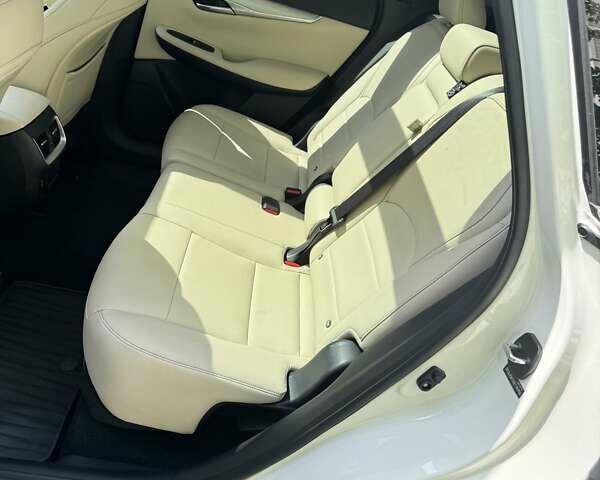 Белый Инфинити QX50, объемом двигателя 2 л и пробегом 66 тыс. км за 29999 $, фото 6 на Automoto.ua