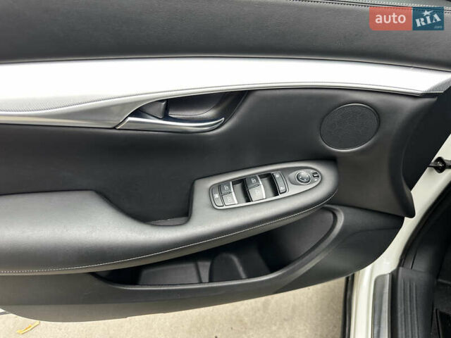 Белый Инфинити QX50, объемом двигателя 2 л и пробегом 46 тыс. км за 22500 $, фото 8 на Automoto.ua