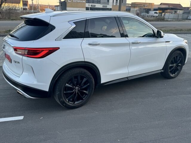 Белый Инфинити QX50, объемом двигателя 2 л и пробегом 212 тыс. км за 18200 $, фото 3 на Automoto.ua