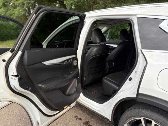 Белый Инфинити QX50, объемом двигателя 2 л и пробегом 72 тыс. км за 15000 $, фото 8 на Automoto.ua