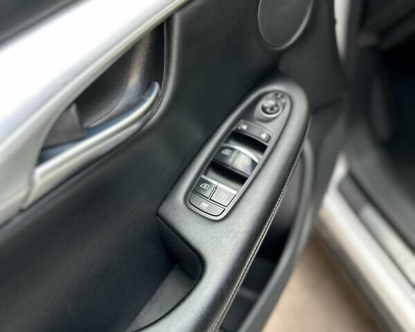Білий Інфініті QX50, об'ємом двигуна 2 л та пробігом 160 тис. км за 21000 $, фото 14 на Automoto.ua