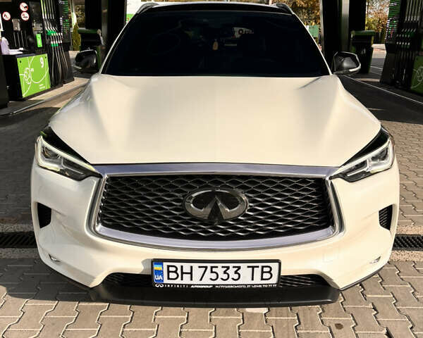 Белый Инфинити QX50, объемом двигателя 2 л и пробегом 71 тыс. км за 28500 $, фото 1 на Automoto.ua