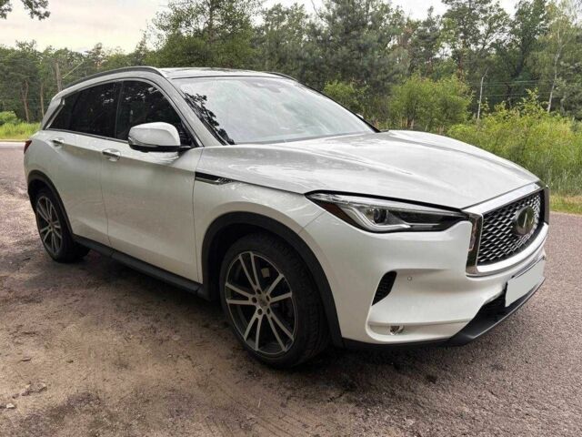 Белый Инфинити QX50, объемом двигателя 2 л и пробегом 72 тыс. км за 15000 $, фото 2 на Automoto.ua