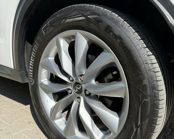 Білий Інфініті QX50, об'ємом двигуна 1.99 л та пробігом 63 тис. км за 25000 $, фото 19 на Automoto.ua