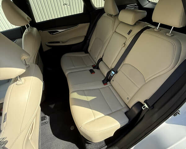 Білий Інфініті QX50, об'ємом двигуна 1.99 л та пробігом 63 тис. км за 25000 $, фото 22 на Automoto.ua