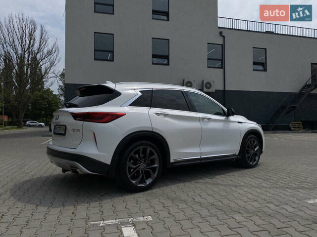 Белый Инфинити QX50, объемом двигателя 2 л и пробегом 87 тыс. км за 29000 $, фото 3 на Automoto.ua