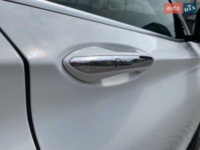 Белый Инфинити QX50, объемом двигателя 2 л и пробегом 87 тыс. км за 29000 $, фото 14 на Automoto.ua