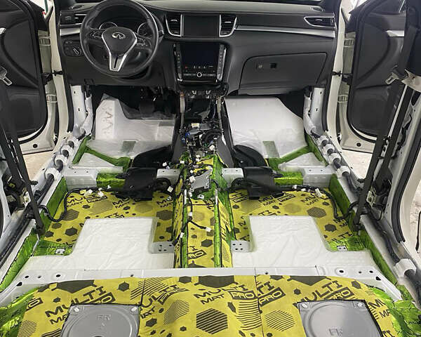 Білий Інфініті QX50, об'ємом двигуна 2 л та пробігом 60 тис. км за 24000 $, фото 10 на Automoto.ua
