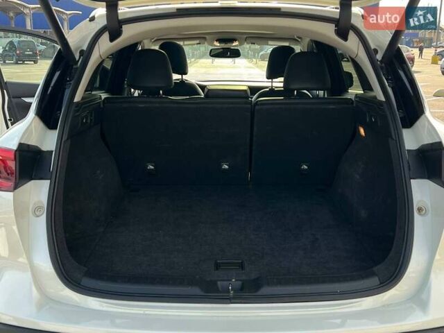 Білий Інфініті QX50, об'ємом двигуна 2 л та пробігом 63 тис. км за 22999 $, фото 20 на Automoto.ua