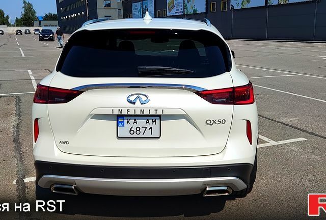 Белый Инфинити QX50, объемом двигателя 2 л и пробегом 85 тыс. км за 26400 $, фото 3 на Automoto.ua