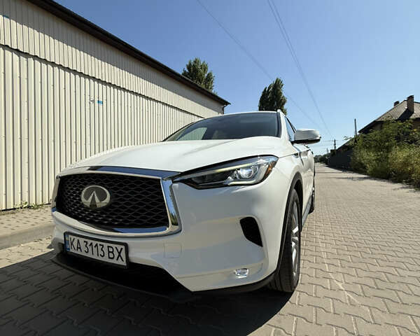 Білий Інфініті QX50, об'ємом двигуна 1.99 л та пробігом 63 тис. км за 25000 $, фото 1 на Automoto.ua