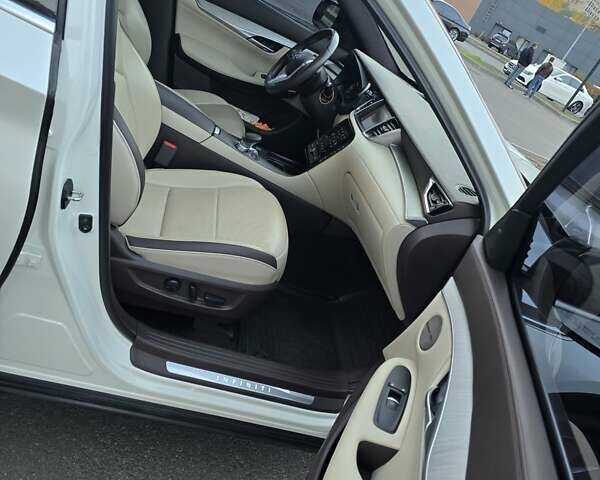 Белый Инфинити QX50, объемом двигателя 1.99 л и пробегом 63 тыс. км за 28300 $, фото 10 на Automoto.ua
