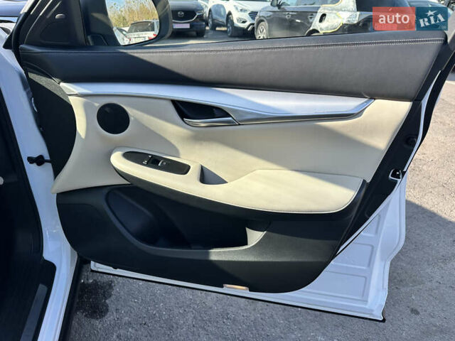 Белый Инфинити QX50, объемом двигателя 2 л и пробегом 71 тыс. км за 23999 $, фото 29 на Automoto.ua