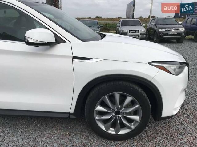 Белый Инфинити QX50, объемом двигателя 2 л и пробегом 60 тыс. км за 25740 $, фото 3 на Automoto.ua