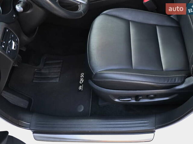 Белый Инфинити QX50, объемом двигателя 2 л и пробегом 84 тыс. км за 21999 $, фото 12 на Automoto.ua