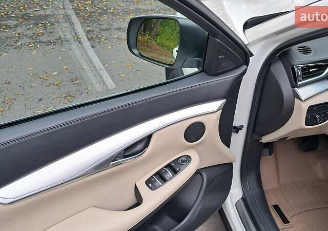 Белый Инфинити QX50, объемом двигателя 2 л и пробегом 74 тыс. км за 24900 $, фото 13 на Automoto.ua