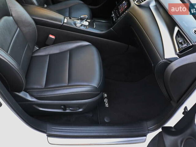 Белый Инфинити QX50, объемом двигателя 2 л и пробегом 84 тыс. км за 21999 $, фото 26 на Automoto.ua