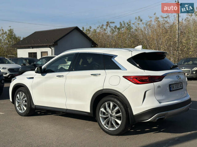 Белый Инфинити QX50, объемом двигателя 2 л и пробегом 71 тыс. км за 23999 $, фото 5 на Automoto.ua