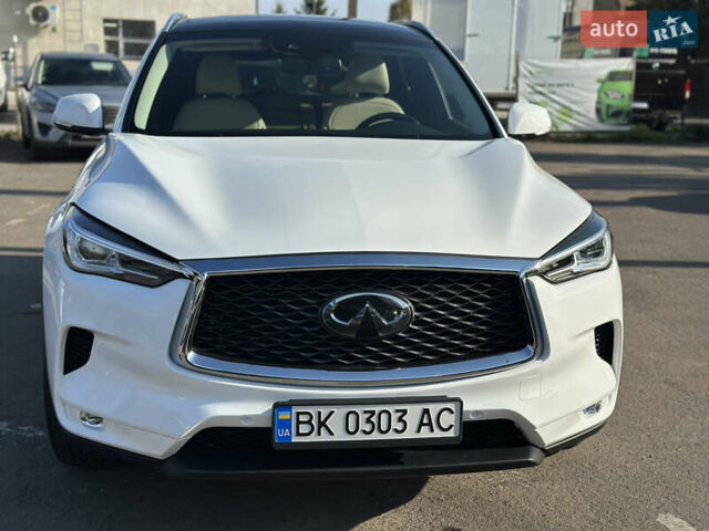 Белый Инфинити QX50, объемом двигателя 2 л и пробегом 71 тыс. км за 23999 $, фото 2 на Automoto.ua