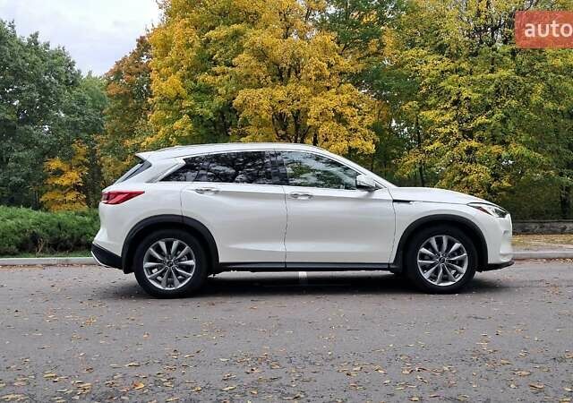 Белый Инфинити QX50, объемом двигателя 2 л и пробегом 74 тыс. км за 24900 $, фото 3 на Automoto.ua