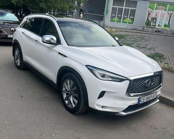 Белый Инфинити QX50, объемом двигателя 2 л и пробегом 107 тыс. км за 27500 $, фото 1 на Automoto.ua