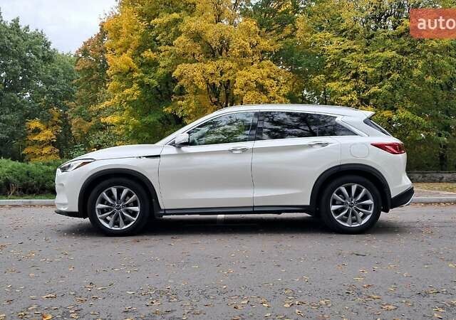 Белый Инфинити QX50, объемом двигателя 2 л и пробегом 74 тыс. км за 24900 $, фото 4 на Automoto.ua