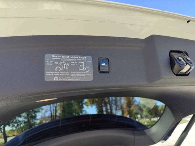 Белый Инфинити QX50, объемом двигателя 2 л и пробегом 82 тыс. км за 29900 $, фото 20 на Automoto.ua