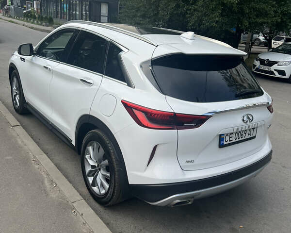 Белый Инфинити QX50, объемом двигателя 2 л и пробегом 107 тыс. км за 27500 $, фото 3 на Automoto.ua