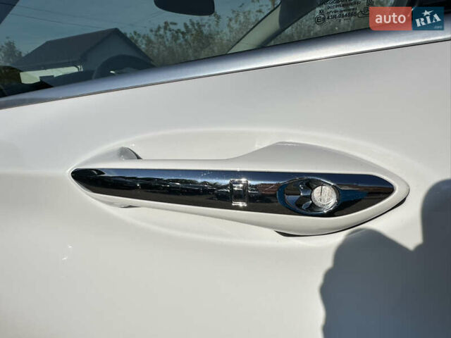 Белый Инфинити QX50, объемом двигателя 2 л и пробегом 71 тыс. км за 23999 $, фото 15 на Automoto.ua