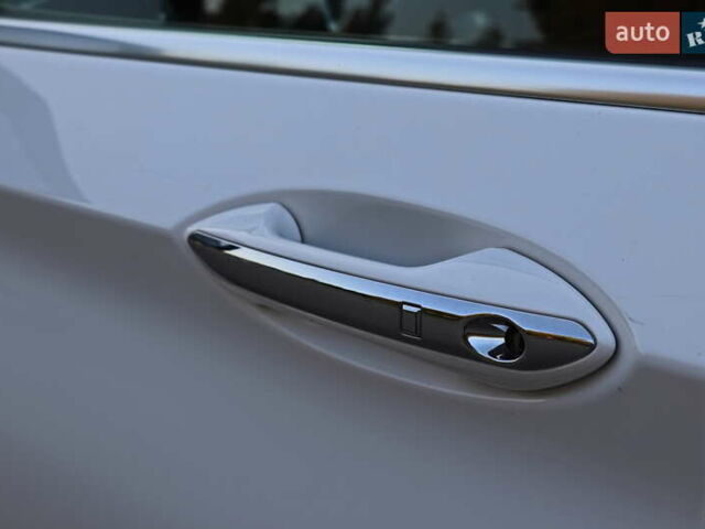 Белый Инфинити QX50, объемом двигателя 2 л и пробегом 84 тыс. км за 21999 $, фото 9 на Automoto.ua