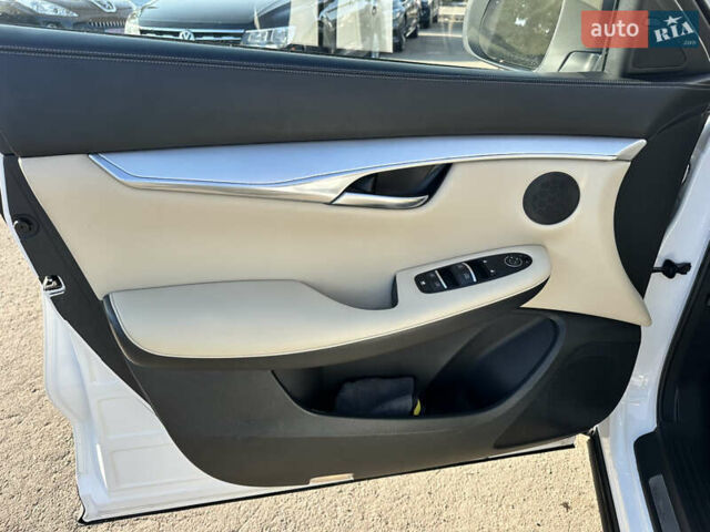 Белый Инфинити QX50, объемом двигателя 2 л и пробегом 71 тыс. км за 23999 $, фото 17 на Automoto.ua