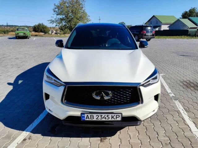 Белый Инфинити QX50, объемом двигателя 2 л и пробегом 82 тыс. км за 29900 $, фото 1 на Automoto.ua