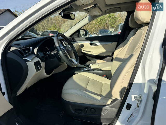 Белый Инфинити QX50, объемом двигателя 2 л и пробегом 71 тыс. км за 23999 $, фото 16 на Automoto.ua