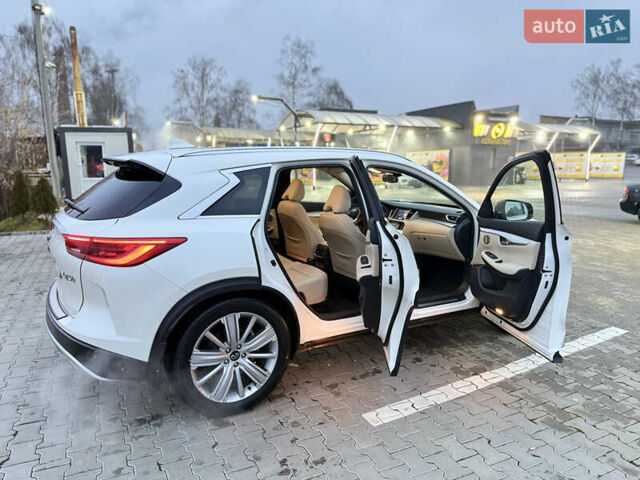 Білий Інфініті QX50, об'ємом двигуна 1.99 л та пробігом 57 тис. км за 31900 $, фото 21 на Automoto.ua