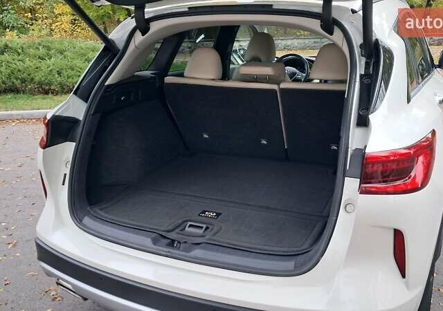 Белый Инфинити QX50, объемом двигателя 2 л и пробегом 74 тыс. км за 24900 $, фото 9 на Automoto.ua