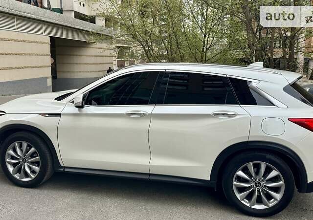 Білий Інфініті QX50, об'ємом двигуна 1.99 л та пробігом 62 тис. км за 26000 $, фото 8 на Automoto.ua