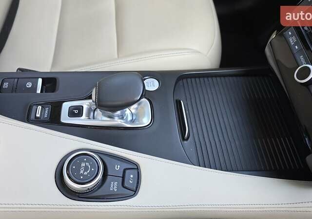 Білий Інфініті QX50, об'ємом двигуна 2 л та пробігом 81 тис. км за 30000 $, фото 25 на Automoto.ua